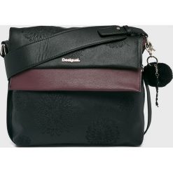 Desigual - Torebka. Czarne torebki klasyczne damskie marki Desigual, w paski, z poliesteru, casualowe, na ramię, średnie, z haftem. W wyprzedaży za 249,90 zł.