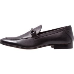 Base London SOPRANO Półbuty wsuwane black. Czarne półbuty męskie marki Base London, bez wzorów, ze skóry, bez zapięcia. Za 399,00 zł.