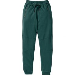 Sweter w prążek bonprix dymny miętowy. Niebieskie swetry damskie bonprix, bez wzorów, eleganckie, bez rękawów, bez kaptura. Za 89,99 zł.