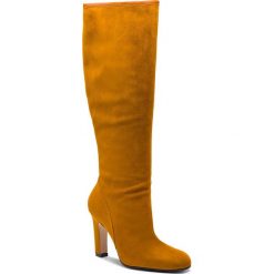 Kozaki STUART WEITZMAN - Charlie YL96210 Bridle Devon. Żółte kozaki damskie Stuart Weitzman, ze skóry, bez obcasa, bez zapięcia. W wyprzedaży za 1709,00 zł.