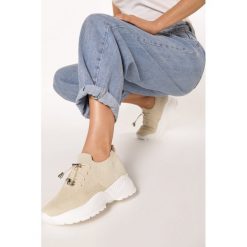 Beżowe Sneakersy Amaliteia. Brązowe sneakersy damskie Born2be. W wyprzedaży za 79,99 zł.