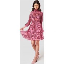 Sukienki: NA-KD Boho Sukienka z marszczoną stójką - Pink