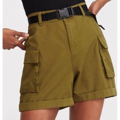 Szorty cargo z paskiem - Khaki. Brązowe szorty damskie Reserved, bez wzorów. Za 89,99 zł.