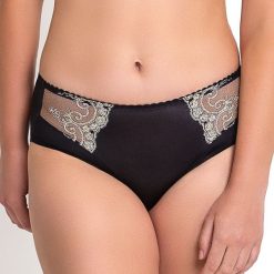 Figi klasyczne Way Primrose. Majtki damskie Astratex, s, z haftami, z bawełny. Za 45,99 zł.