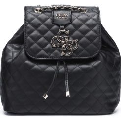 Guess Miriam Plecak Czarny. Czarne plecaki damskie Guess, w paski, z poliesteru. Za 571,95 zł.