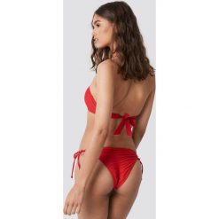 NA-KD Swimwear Dół bikini z marszczeniem - Red. Czerwone bikini NA-KD Swimwear. Za 52,95 zł.