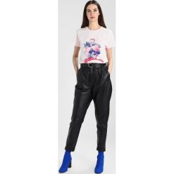 T-shirty damskie: Baum und Pferdgarten EIRA Tshirt z nadrukiem pastel flamingo