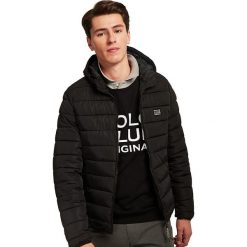 Kurtka przejściowa w kolorze czarnym. Czarne płaszcze męskie Polo Club Men, s, z aplikacjami, bez kaptura. W wyprzedaży za 252,95 zł.