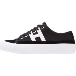 HUF HUPPER 2 LO Tenisówki i Trampki black/white. Czarne tenisówki damskie marki HUF, ze skóry. W wyprzedaży za 305,10 zł.
