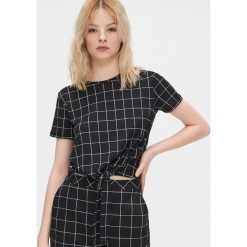 Bluzka z wiązaniem - Czarny. Czarne bluzki damskie Cropp, s, bez wzorów, bez kołnierzyka, bez rękawów. Za 69,99 zł.