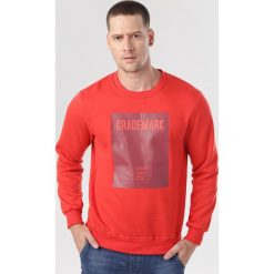 Czerwona Bluza Elinyla. Czerwone bluzy męskie Born2be, xl, bez wzorów, bez kołnierzyka, bez rękawów, bez kaptura. Za 69,99 zł.