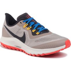 Buty NIKE - Air Zoom Pegasus 36 Trail AR5676 200 Pimice/Grey/Pacific Blue. Szare buty sportowe damskie Nike, bez wzorów, z tworzywa sztucznego, sportowe, do biegania, nike zoom. W wyprzedaży za 439,00 zł.