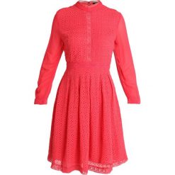 AllSaints LILITH DRESS Sukienka letnia coral red. Czerwone sukienki damskie marki AllSaints, na lato, bez wzorów, z wiskozy, bez kołnierzyka, bez rękawów. W wyprzedaży za 699,30 zł.