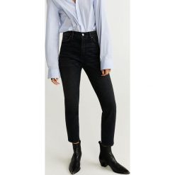 Mango - Jeansy Gisele. Szare jeansy damskie Mango, bez wzorów, z elastanu, z podwyższonym stanem. Za 139,90 zł.