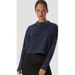 Krótki sweter z błyszczącą nicią - Granatowy. Niebieskie swetry damskie Sinsay, s, bez wzorów, z krótkim rękawem, krótkie, bez kaptura. W wyprzedaży za 39,99 zł.