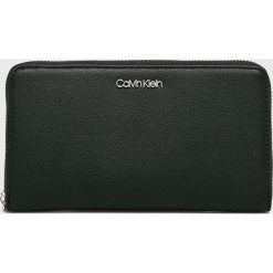 Calvin Klein - Portfel. Czarne portfele damskie Calvin Klein, bez wzorów, ze skóry ekologicznej. Za 299,90 zł.