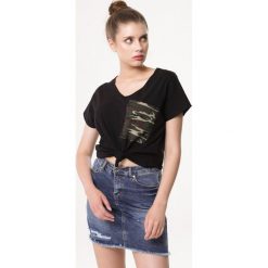 Czarny T-shirt Cosmothetic. Bluzki damskie Born2be. Za 39,99 zł.