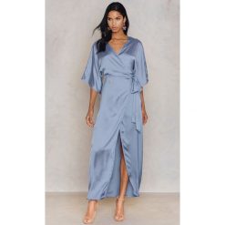 Sukienki: Hannalicious x NA-KD Kimonowa sukienka maxi – Blue