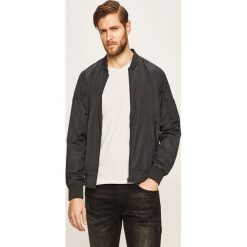 Blend - Kurtka bomber. Czarne płaszcze męskie Blend, s, z poliesteru, krótkie. W wyprzedaży za 149,90 zł.
