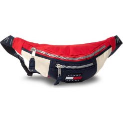 Saszetka nerka TOMMY HILFIGER - Tjw Heritage Bumbag Canvas AW0AW08295 Blu OHA. Niebieskie nerki damskie TOMMY HILFIGER, bez wzorów, z materiału, młodzieżowe, bez dodatków. W wyprzedaży za 279,00 zł.