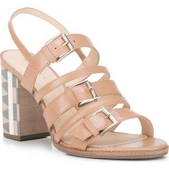 Buty damskie. Brązowe klapki damskie Wittchen, w paski, ze skóry, bez obcasa. W wyprzedaży za 199,90 zł.