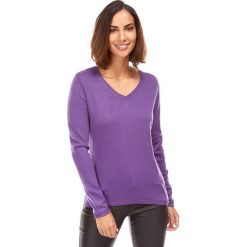 Sweter w kolorze fioletowym. Fioletowe swetry damskie L'étoile du cachemire, bez wzorów, z kaszmiru, klasyczne, bez rękawów, bez kaptura. W wyprzedaży za 109,95 zł.