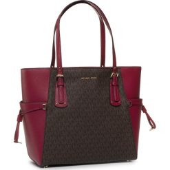 Torebka MICHAEL MICHAEL KORS - Voyager 30F8GV6T4B Berry. Czerwone torebki klasyczne damskie MICHAEL Michael Kors, bez wzorów, ze skóry ekologicznej, klasyczne, bez dodatków. Za 1079,00 zł.