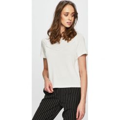 Only - Top. Białe bluzki damskie ONLY, s, z aplikacjami, z poliesteru, z okrągłym kołnierzem. W wyprzedaży za 39,90 zł.
