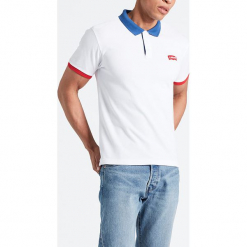 Koszulka polo "Modern" w kolorze białym. Białe koszulki polo marki Levi's®, m, z aplikacjami, z bawełny. W wyprzedaży za 86,95 zł.