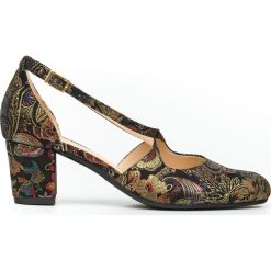 Kolorowe czółenka ze skrzyżowanymi paskami - skóra naturalna - model 1290 - kolor złota mozaika. Żółte czółenka damskie Zapato, w paski, ze skóry, bez obcasa. W wyprzedaży za 247,20 zł.