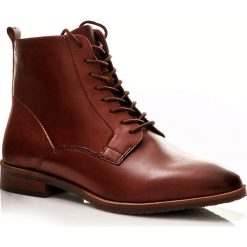 WYGODNE NIEMIECKIE BOTKI CAPRICE SKÓRA 25102 BRĄZOWE. Pomarańczowe botki damskie Caprice, ze skóry, bez obcasa, bez zapięcia. W wyprzedaży za 349,99 zł.
