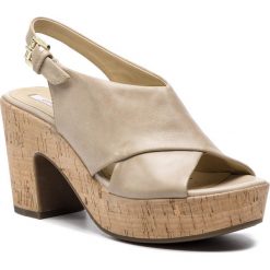 Sandały GEOX - D Zaferly B D724SB 000LC C6738 Lt Taupe. Brązowe klapki damskie marki Geox, bez wzorów, ze skóry ekologicznej, bez obcasa, na obcasie. W wyprzedaży za 309,00 zł.