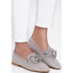 Szare Mokasyny Adorable Gumshoeing. Szare mokasyny damskie Renee, ze skóry, na płaskiej podeszwie. Za 59,99 zł.