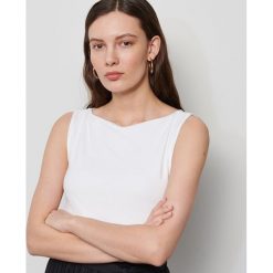 Gładki top z modalu - Kremowy. Białe topy damskie Reserved, s, bez wzorów, bez kołnierzyka. W wyprzedaży za 29,99 zł.