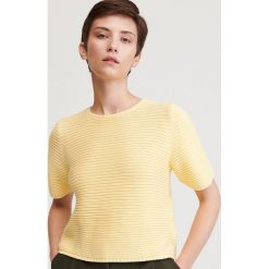Sweter z krótkim rękawem - Żółty. Żółte swetry damskie Reserved, m, bez wzorów, z krótkim rękawem, krótkie, bez kaptura. W wyprzedaży za 29,99 zł.