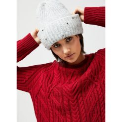 Czapka z aplikacjami. Szare czapki damskie Moodo, z aplikacjami, z elastanu. Za 24,99 zł.