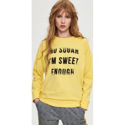 Bluza z napisem - Żółty. Żółte bluzy damskie marki Sinsay, l, z napisami. Za 49,99 zł.