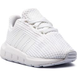 Buty adidas - Swift Run I F34320 Ftwwht/Ftwwht/Ftwwht. Białe półbuty dziewczęce Adidas, na sznurówki. W wyprzedaży za 159,00 zł.