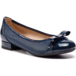 Półbuty GEOX - D Wistrey D D924GD 05402 C4002 Navy. Niebieskie półbuty damskie Geox, na co dzień, bez wzorów, ze skóry ekologicznej, bez obcasa, na płaskiej podeszwie, bez zapięcia. W wyprzedaży za 259,00 zł.