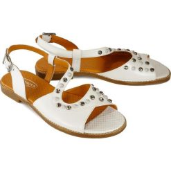 LANQIER 46C0328 81 white, sandały damskie. Białe sandały damskie Lanqier, bez wzorów, ze skóry, bez obcasa, bez zapięcia. Za 229,90 zł.
