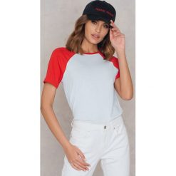 T-shirty damskie: Statement By NA-KD Influencers T-shirt Freja Wewer – White,Red