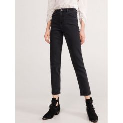 Jeansy mom - Czarny. Czarne jeansy damskie Reserved. Za 119,99 zł.