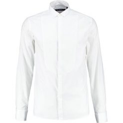 Tiger of Sweden BOLIN Koszula biznesowa pure white. Białe koszule męskie na spinki Tiger of Sweden, m, z bawełny. Za 629,00 zł.