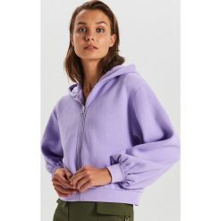Rozpinana bluza z kapturem - Fioletowy. Fioletowe bluzy damskie Cropp, s, bez wzorów, bez rękawów, z kapturem. Za 89,99 zł.