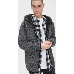 Ciepła bluza z kapturem - Czarny. Czarne bluzy męskie Cropp, s, bez wzorów, z kapturem, bez rękawów, z kapturem. Za 169,99 zł.