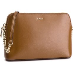 Torebka DKNY - Bryant Dome Cbody R83E3655 Vicuna Vic. Pomarańczowe torebki klasyczne damskie DKNY, bez wzorów, ze skóry, bez dodatków. W wyprzedaży za 499,00 zł.