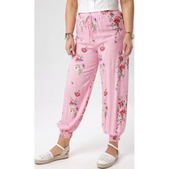 Różowe Spodnie Nerilaira. Różowe jeansy damskie Born2be, xl. W wyprzedaży za 34,99 zł.