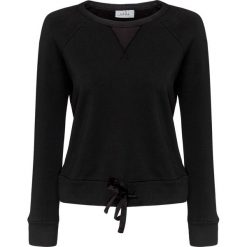 Bluza DEHA HARMONIC. Czarne bluzy damskie Deha, bez wzorów, z satyny, bez rękawów, bez kaptura. W wyprzedaży za 227,00 zł.