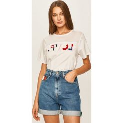Desigual Sport - T-shirt. Białe topy damskie Desigual Sport, s, z aplikacjami, z elastanu, z okrągłym kołnierzem. Za 179,90 zł.