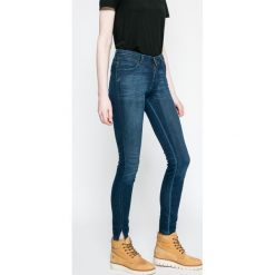 Wrangler - Jeansy Winter Night. Szare jeansy damskie marki Wrangler, z jeansu. W wyprzedaży za 219,90 zł.